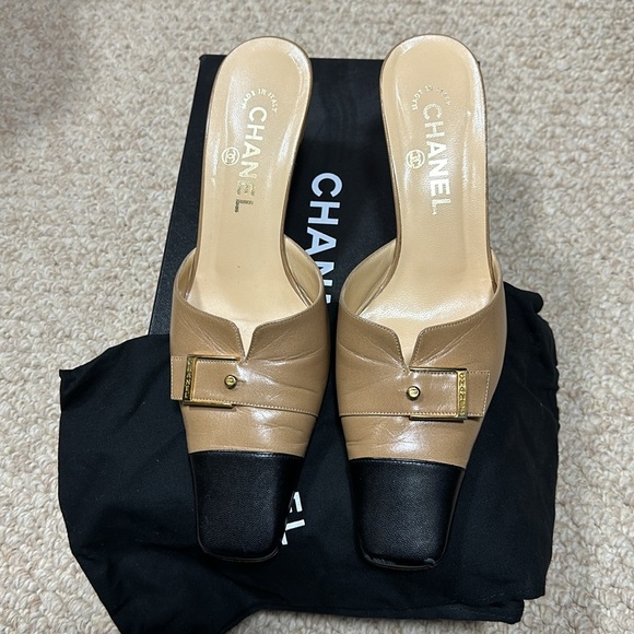 Classic Chanel Slides 37.5 - Picture 2 of 4